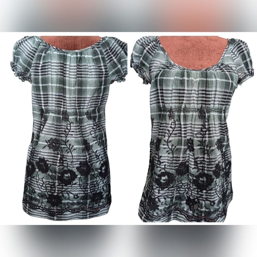 Max Studio Green plaid embroidered scoop-neck top size S
